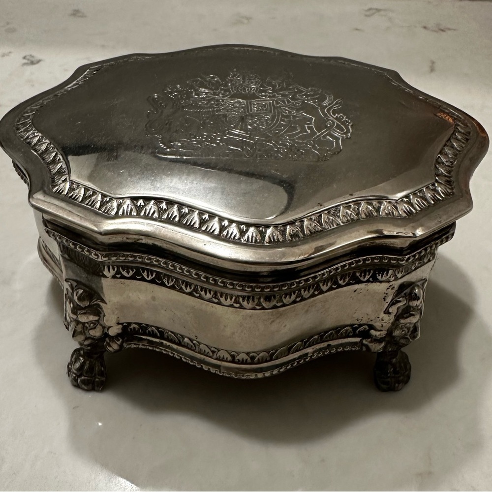 Vintage International Silver Company Crested Lion Footed Silver Plate Hinged Box